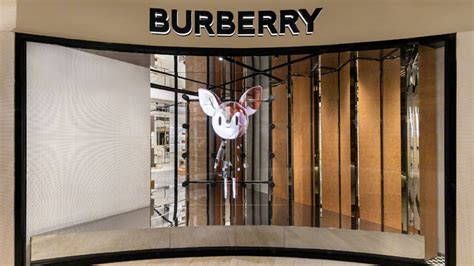 burberry fashion marketing strategy.